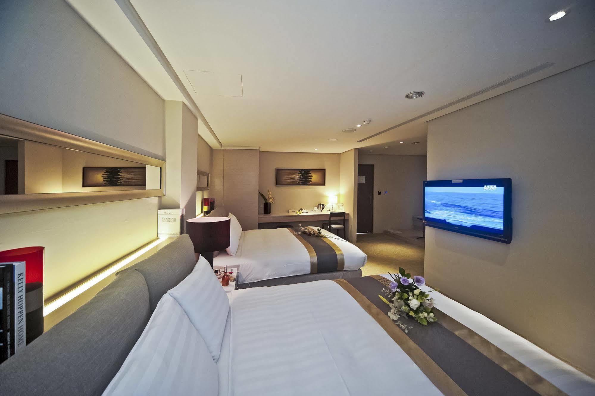 Herz Hotel Taichung Exterior foto