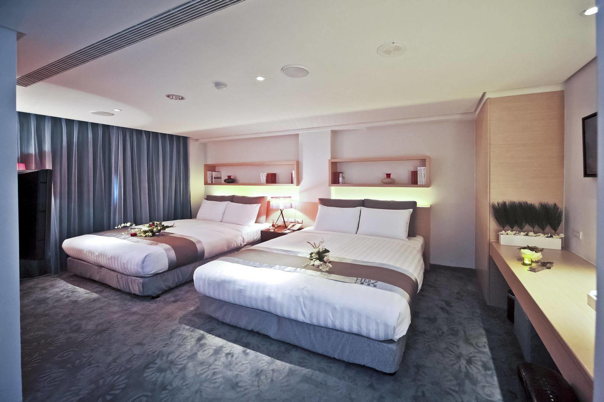 Herz Hotel Taichung Exterior foto