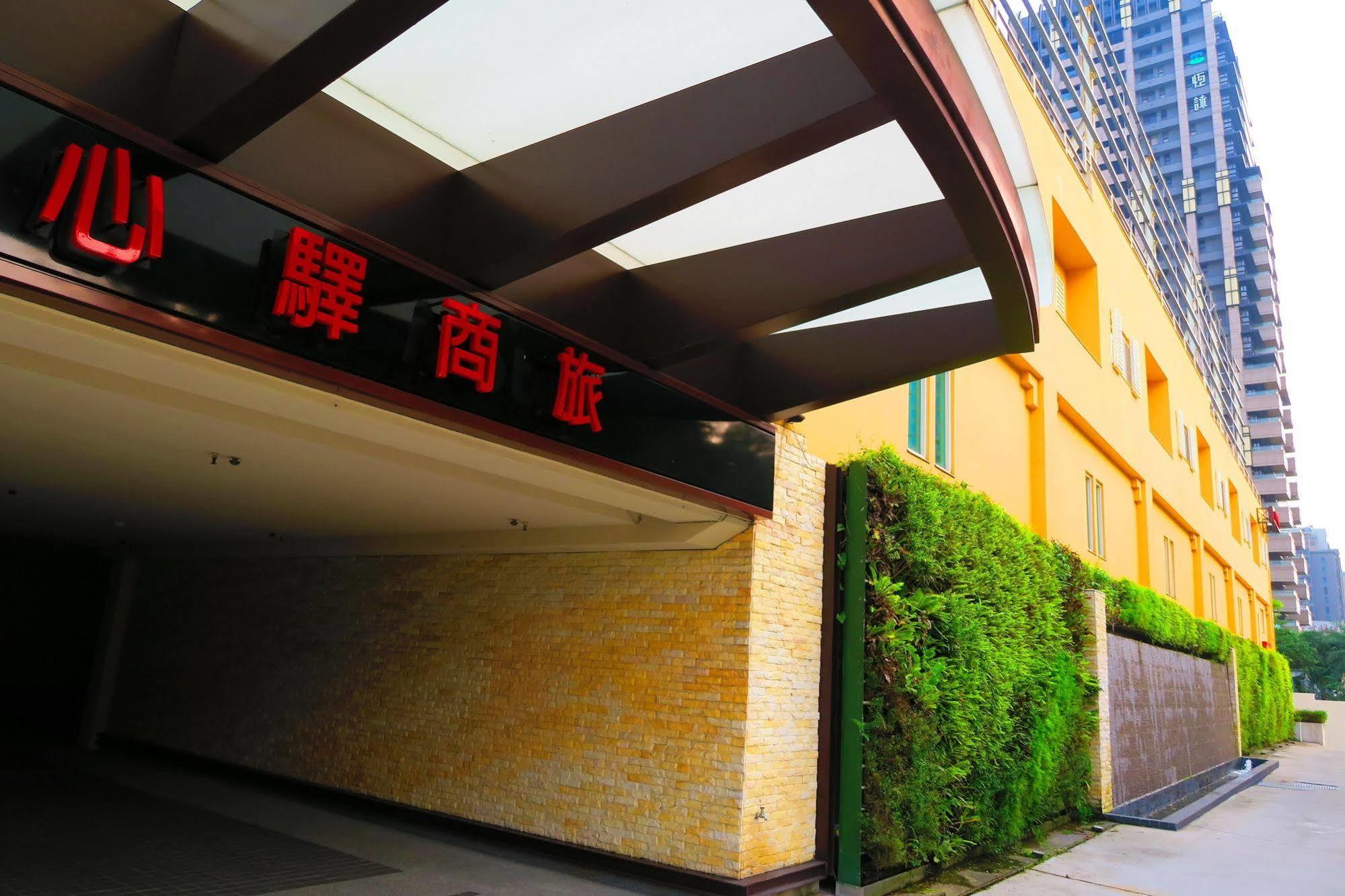Herz Motel Taichung Exterior foto