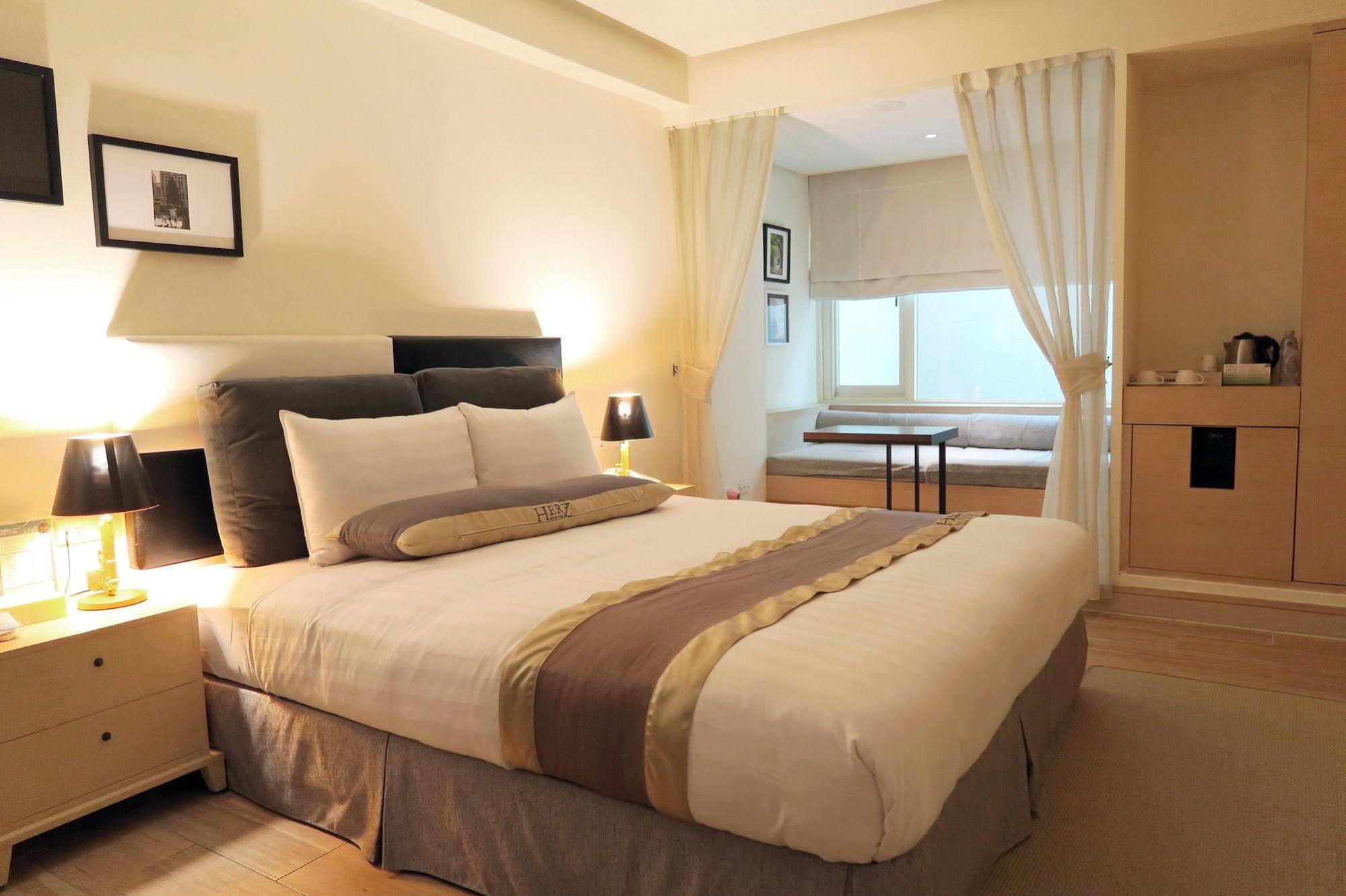 Herz Hotel Taichung Exterior foto