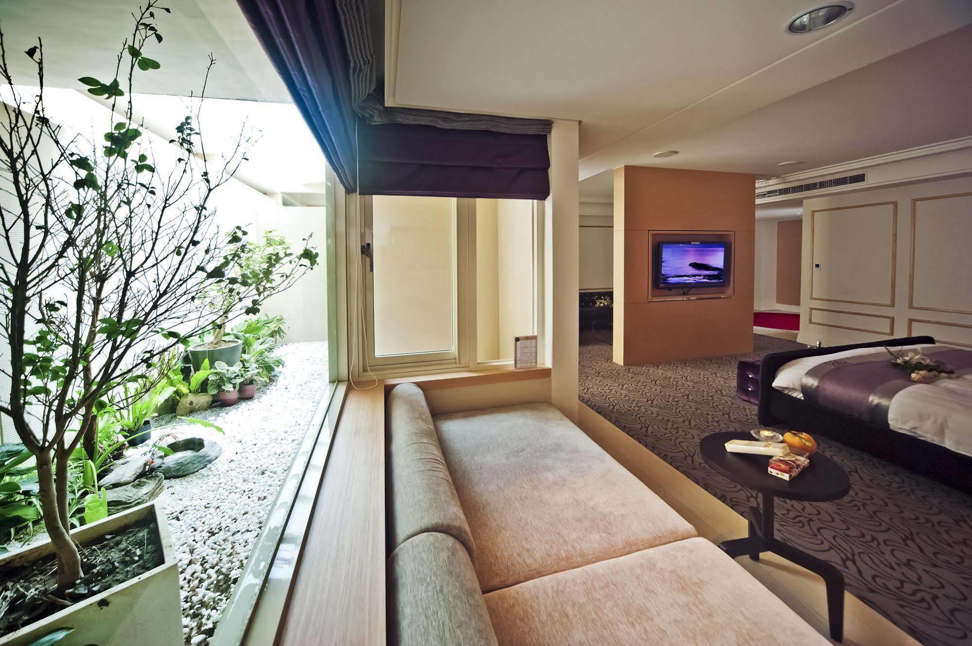 Herz Hotel Taichung Exterior foto
