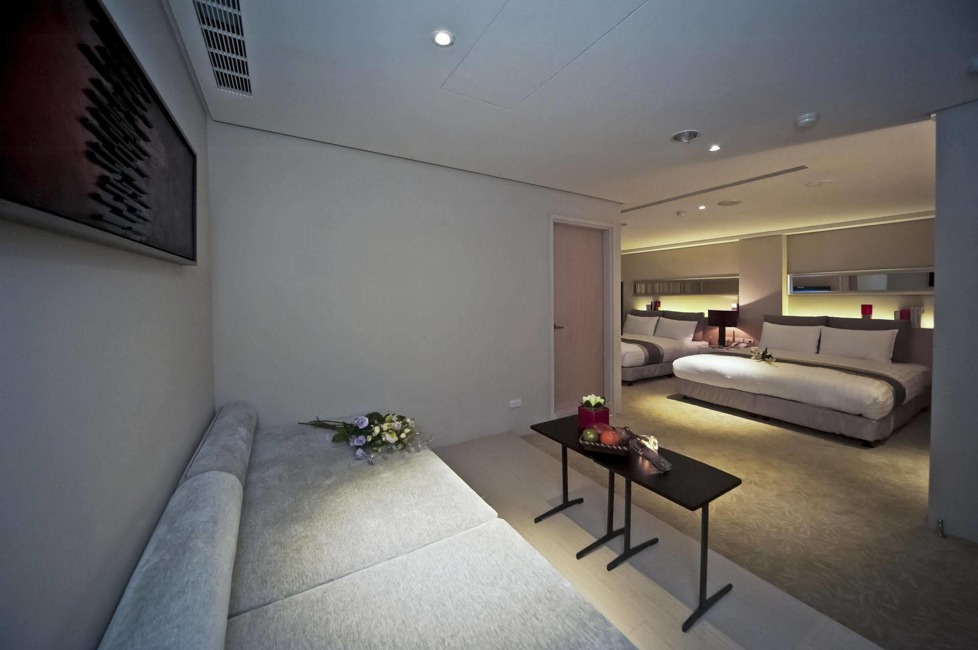 Herz Hotel Taichung Exterior foto