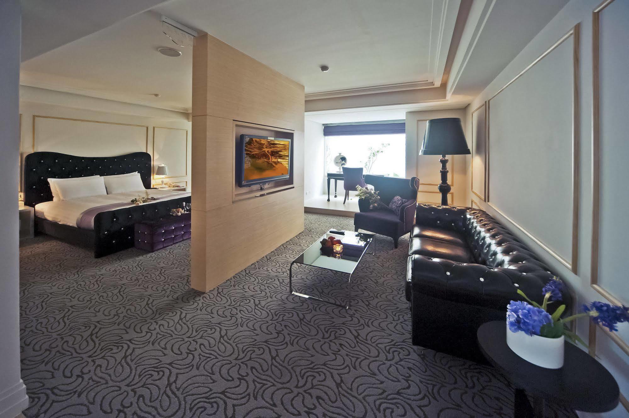 Herz Hotel Taichung Exterior foto